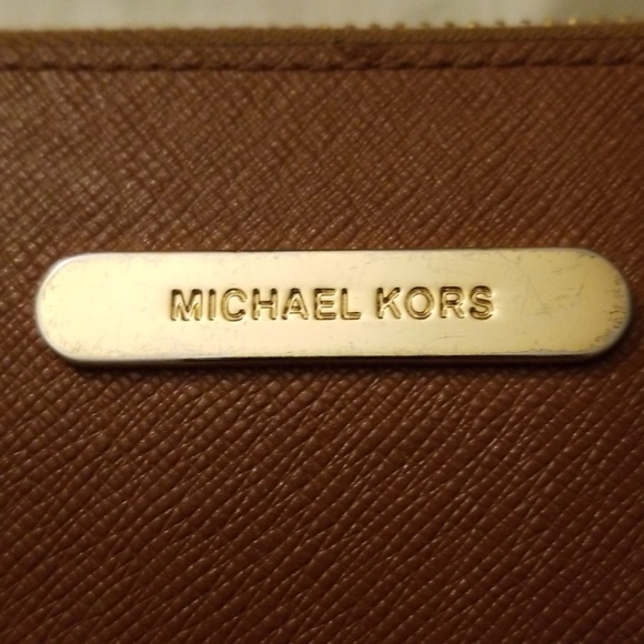 Michael Kors Zip Around Wallet - Picture 3 of 7